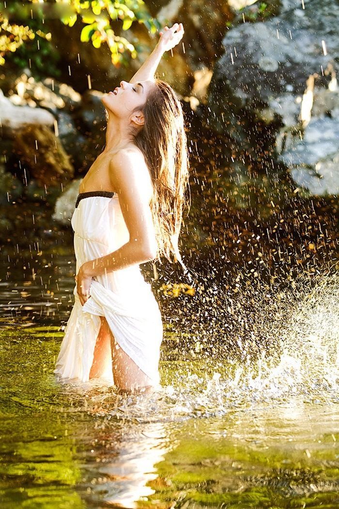 Marie Avgeropoulos in Kabul