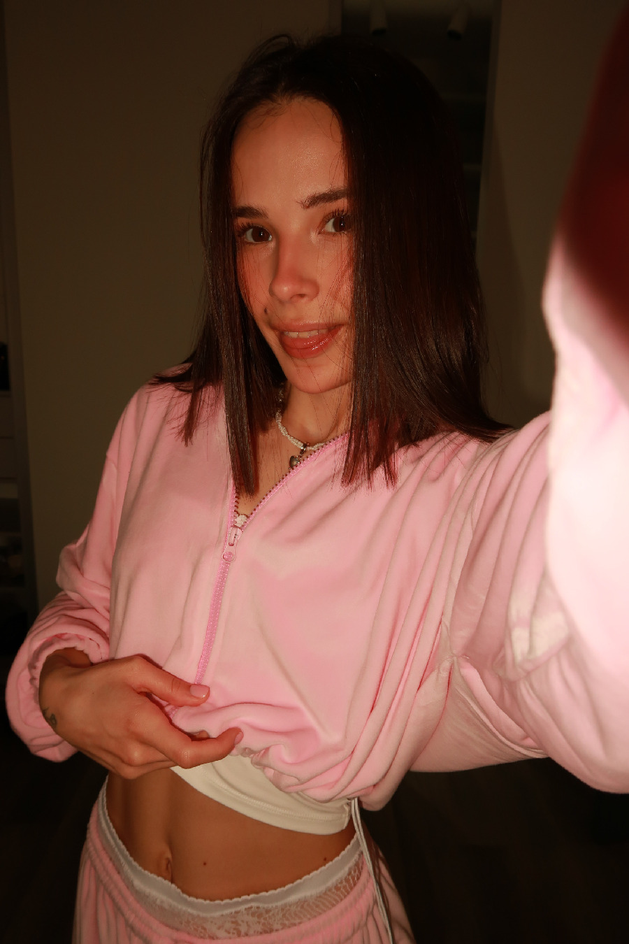 Tina brings the glow — live moments in Kabul